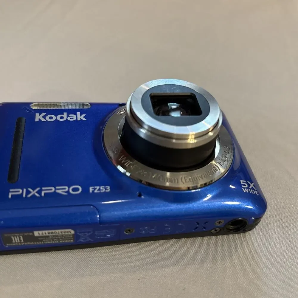 Kodak PIXPRO FZ53 5X Digital Camera 16.0MP W/ Battery, Charger, & Memory Card